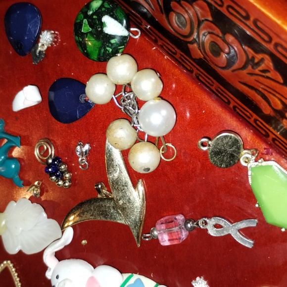 Very large vintage crafting lot of jewelry - Picture 11 of 12